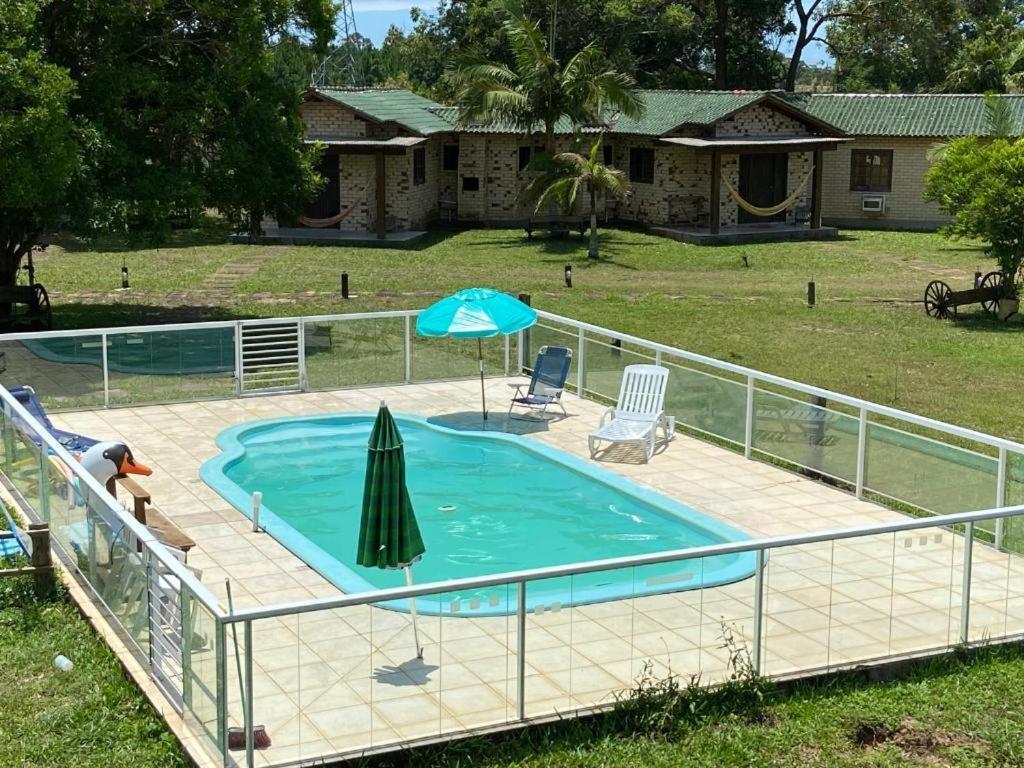 Na Com Piscina Em